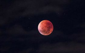 وقوع ماه گرفتگی در آسمان شامگاهی ۲۵ تیر/پوشیده شدن ۶۸ درصد سطح ماه با سایه زمین