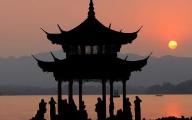 آیا دومین اقتصاد بزرگ جهان به دردسر افتاده است؟