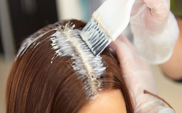 استفاده از رنگ مو خطر ابتلا به سرطان سینه را افزایش می‌دهد