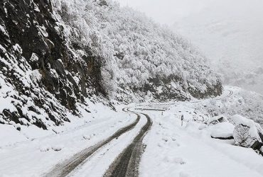 بارش برف و باران در جاده‌های ۲۰ استان کشور
