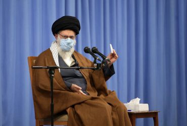 رهبر انقلاب: مشکل اقتصاد نداشتن راهکار نیست/به امید گشایش ازطرف بیگانگان نباشیم