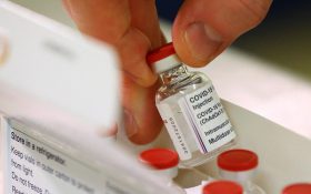 صدور مجوز مصرف دو واکسن خارجی توسط وزارت بهداشت/ واکسن «آسترازنکا» از چه منبعی تامین خواهد شد؟