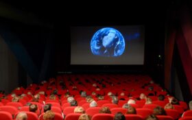 اطلاعیه انجمن سینماداران/ سینماها به احترام کادر درمان یک هفته تعطیل می‌شوند