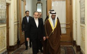 قرقاش با نامه ترامپ در  تهران