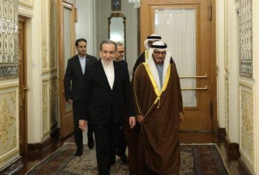 قرقاش با نامه ترامپ در  تهران