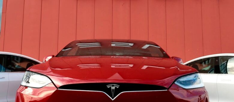 چالش بزرگ تسلا در انگلیس: افت فروش دورقمی زیر سایه رقابت چینی‌ها